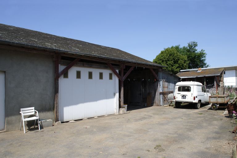 École mixte, puis école de filles, puis mairie