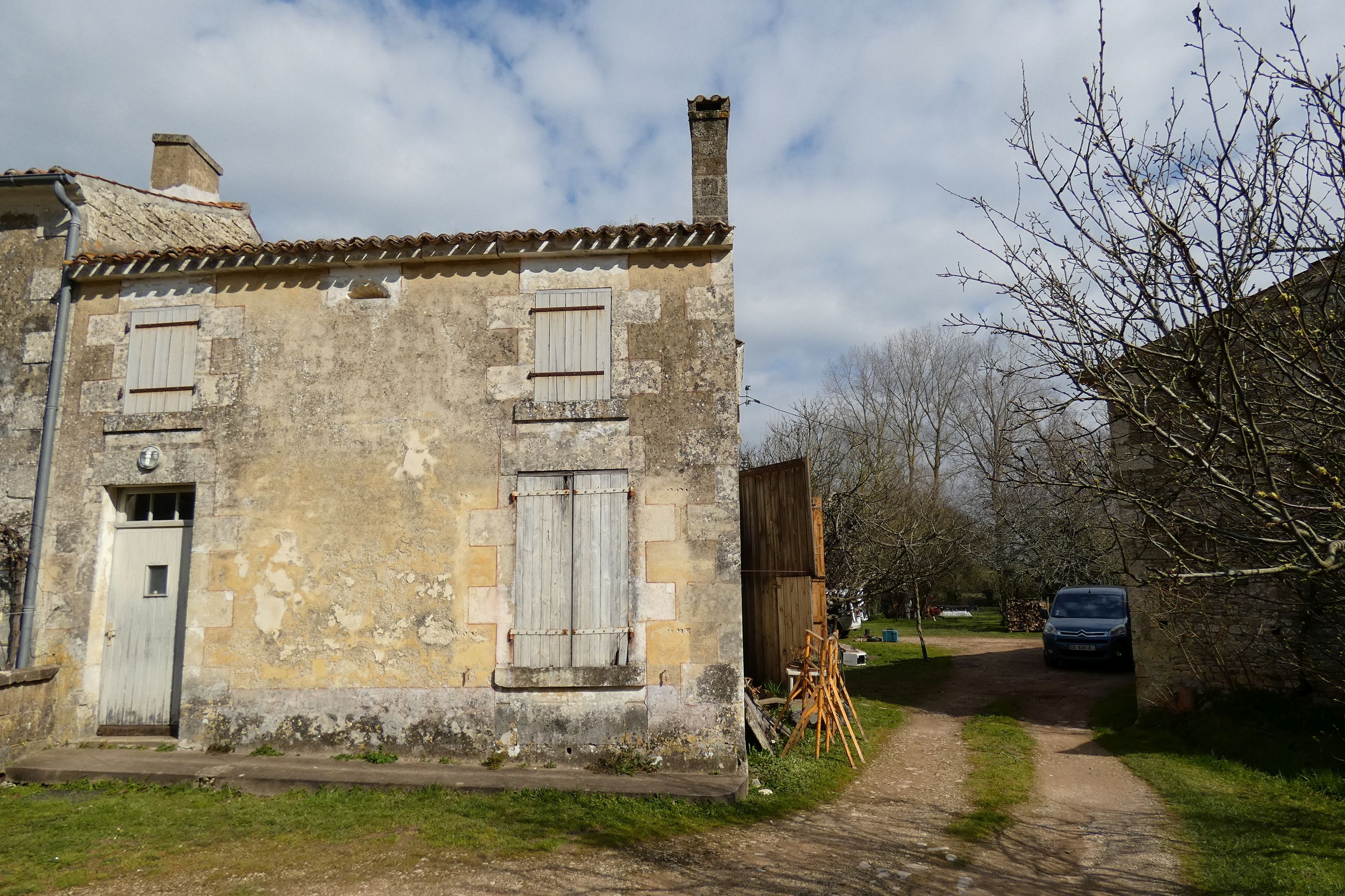 Fermes, actuellement maisons, 15 et 17 route des Pictons