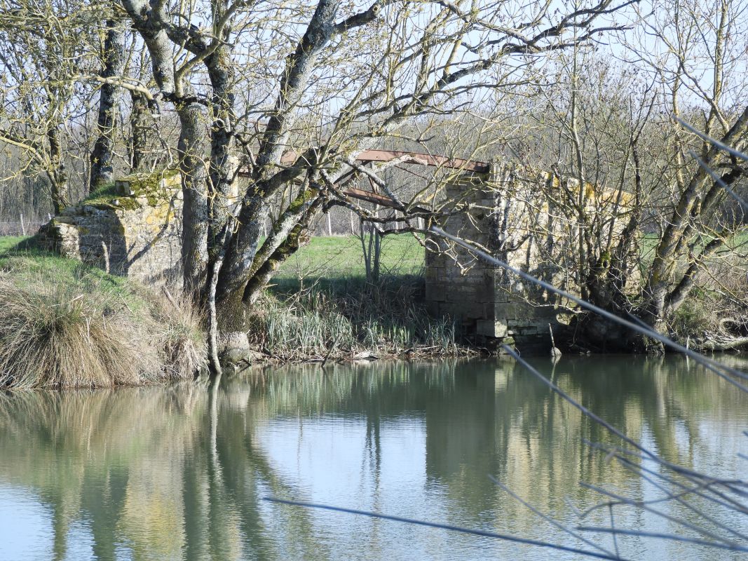 Passerelle de halage ; île de Charouin