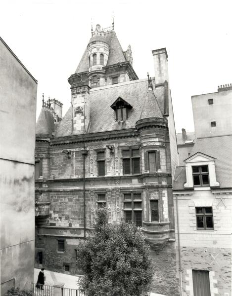 Hôtel de Pincé, actuellement musée Pincé, 32 bis rue Lenepveu
