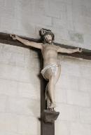 Statue : Christ en croix (n° 1)
