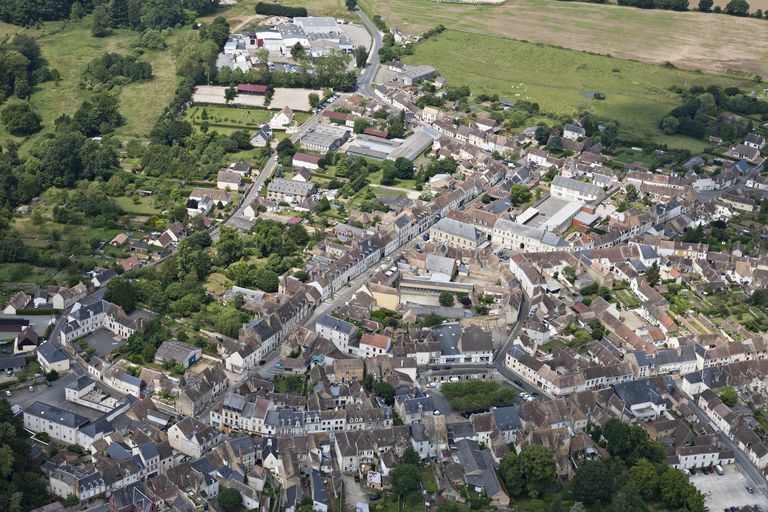 Le quartier de la place d'Armes et de la rue Saint-Nicolas, site de l'ancien château-fort de Bonnétable.