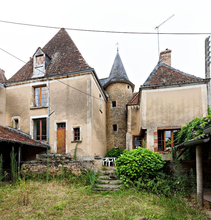 Lotissement de trois maisons jumelles, 14  à 18 place d'Armes à Bonnétable.