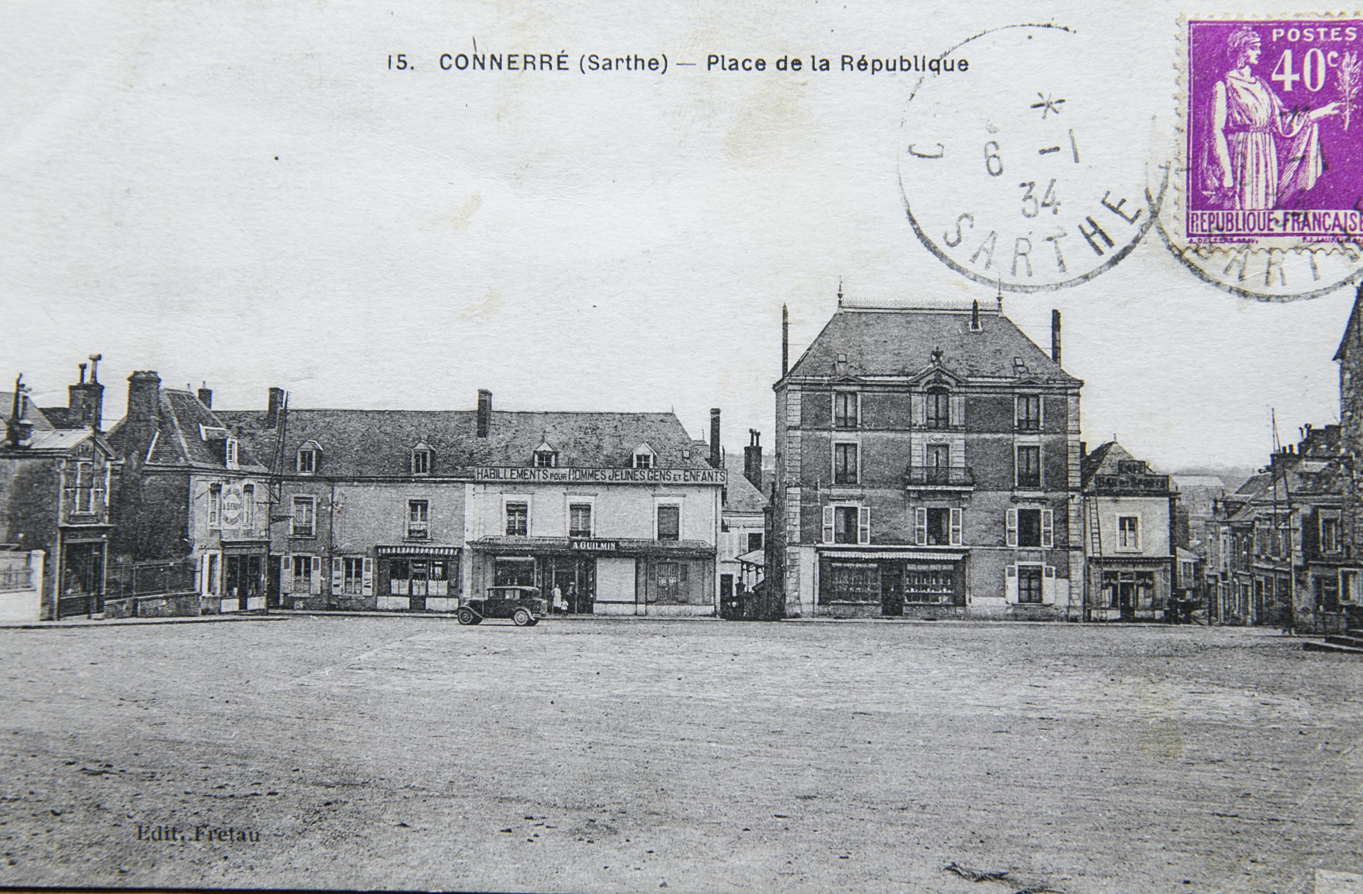 Place de la République, Connerré