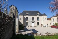 Château dit de la Bretèche ou du Mesnil, actuellement établissement de bienfaisance dit maison pour hommes de l'association Saint-Jean-de-l'Espérance