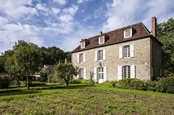 Presbytère de Saint-Julien-du-Terroux, actuellement maison