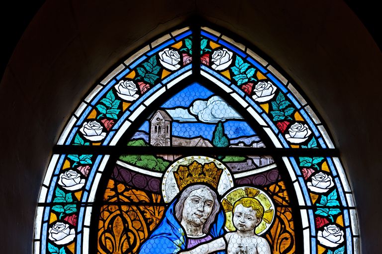 Ensemble de 4 verrières à personnage : saint Paul, saint Louis, Vierge à l'Enfant, sainte Thérèse de l'Enfant Jésus (baies 1 à 4) - Église saint-Pierre, Assé-le-Riboul