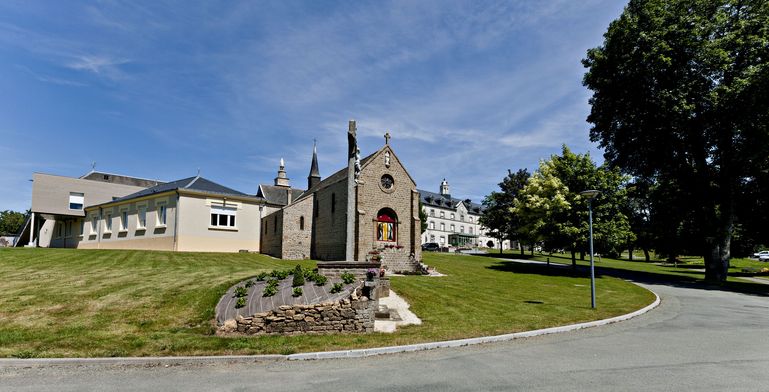 Hospice, actuellement maison de retraite, rue de la Communauté