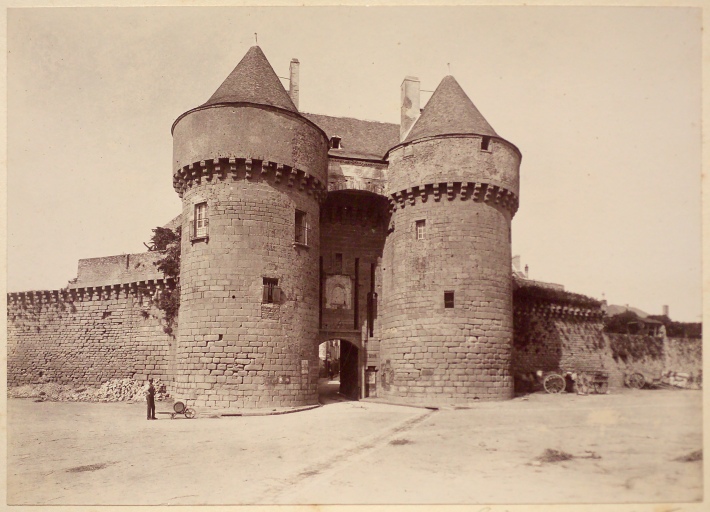 Porte de ville dite porte Saint-Michel ou le Château