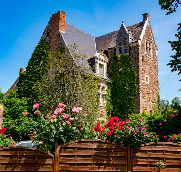 Manoir (?) dit château de Beaumont