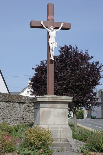 Croix monumentale, rue du Faubourg-Bizienne