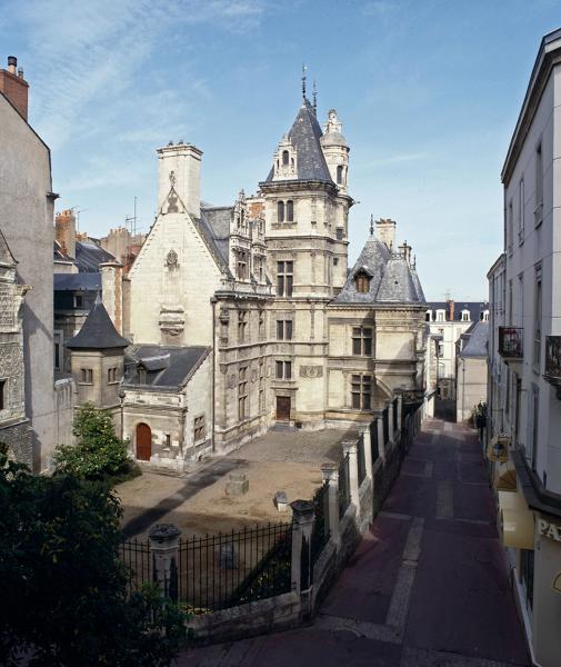 Hôtel de Pincé, actuellement musée Pincé, 32 bis rue Lenepveu