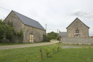 Écart, puis ferme, actuellement maison, la Débinière