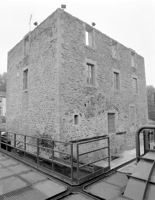 Moulin à farine puis minoterie, actuellement transformateur et bureau - Corçu, Martigné-sur-Mayenne