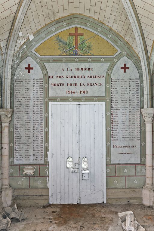 Monument aux morts, Chapelle Saint-Denis de Livré-la-Touche
