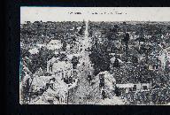 Une vue du bourg (rue de Paris) depuis le clocher, carte postale du début du XXe siècle.