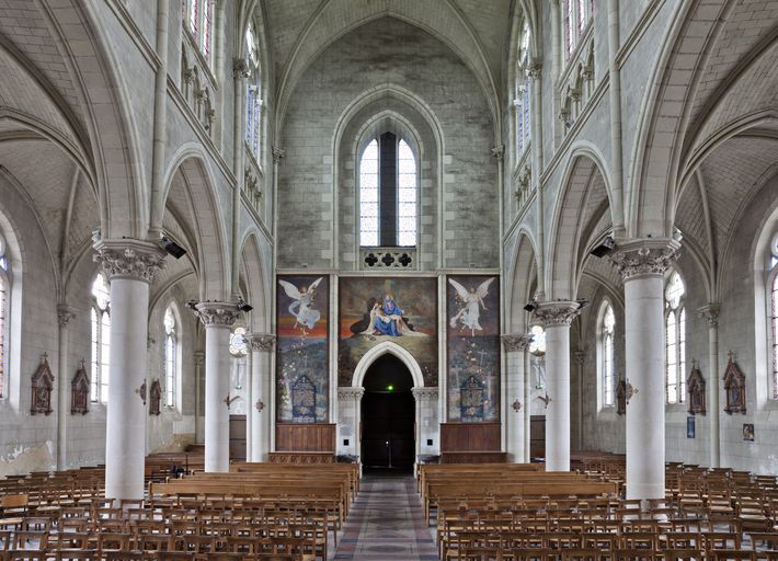 Monument aux morts, église paroissiale Sainte-Gemmes de Sainte-Gemmes-d'Andigné