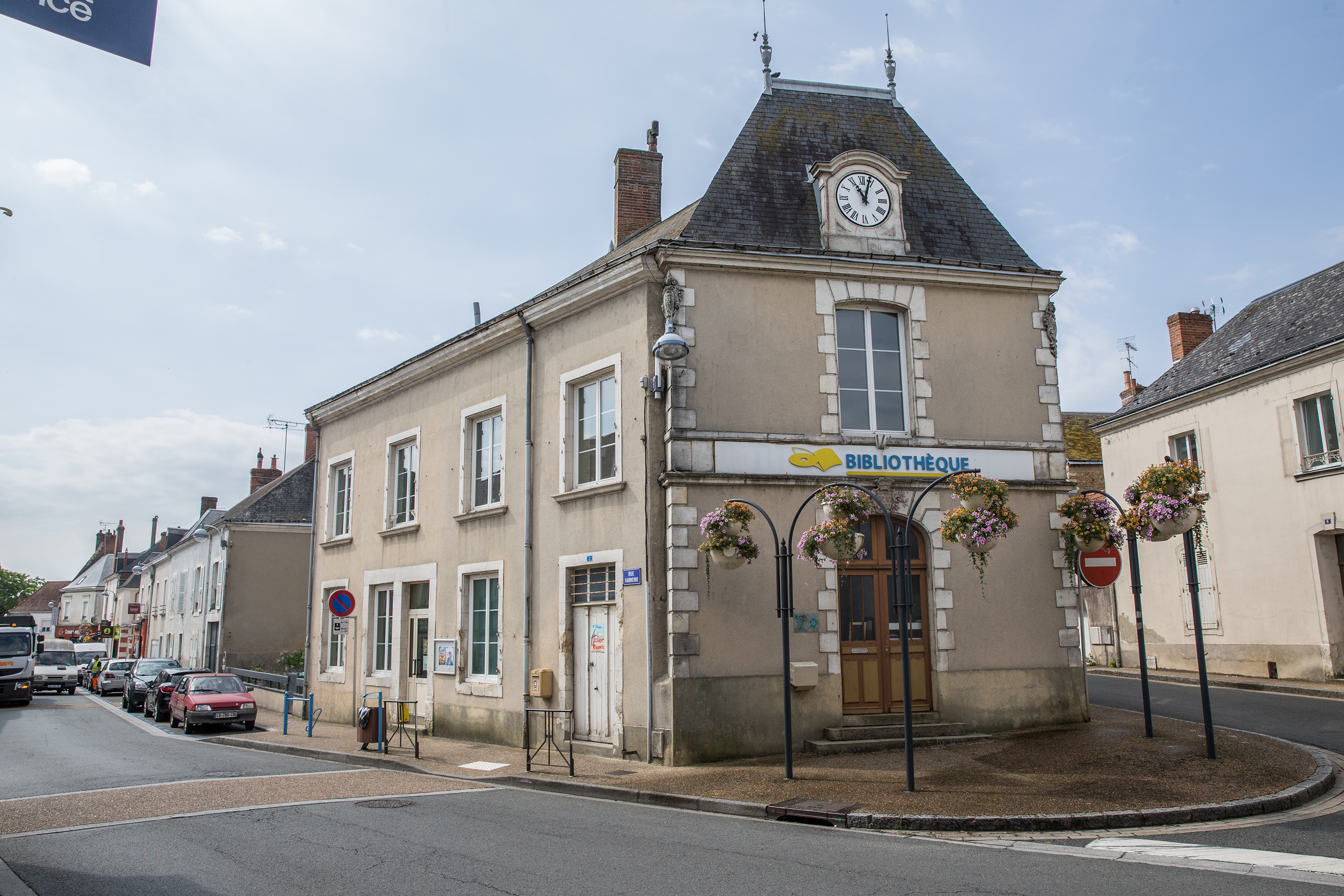 Hôtel de ville, puis bibliothèque, actuellement école d'arts plastiques, 2 rue Faidherbe, Connerré