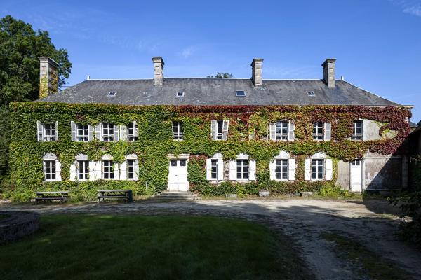 Hameau, château et motte castrale de la Grivellière