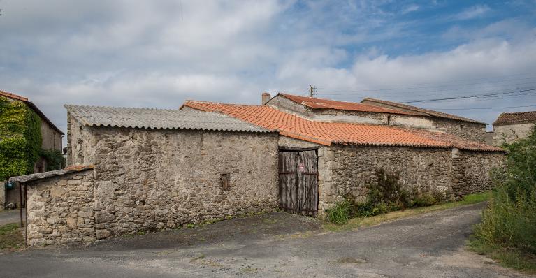 Îlot d'anciennes habitations et dépendances toutes remaniées en dépendances en 2018. L'Anerie, Gétigné. Cadastre 2018, AW 211, 212, 735, 736. 