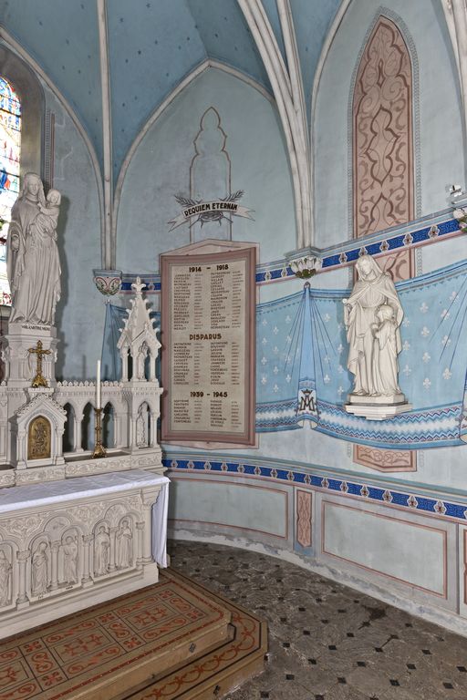 Monument aux morts, église paroissiale Saint-Pierre des Essarts