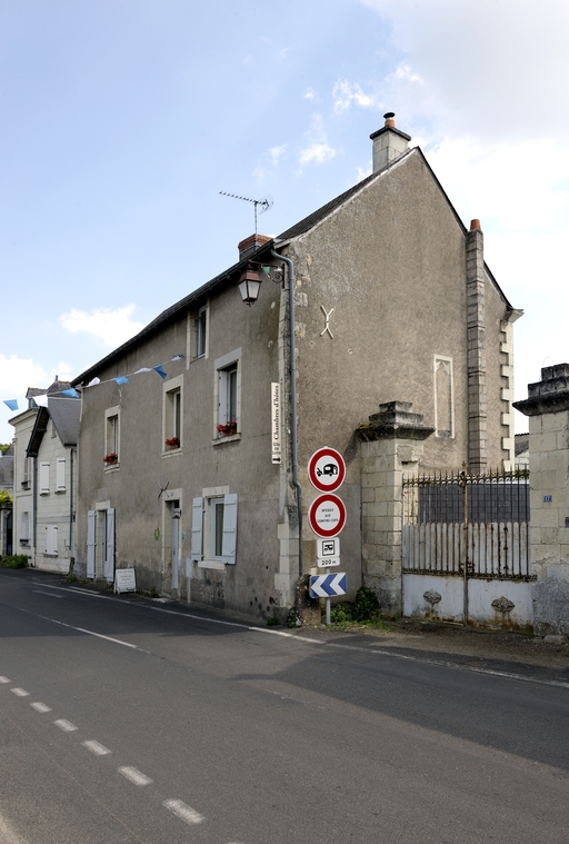 Maison des bénédictins de Turpenay 18, quai Alexandre-Dumas ; 27, rue Jehanne-d'Arc, Montsoreau