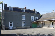 Manoir, puis mairie-école de garçons, aujourd'hui école primaire et maisons - Launay, Saint-Jean-sur-Erve