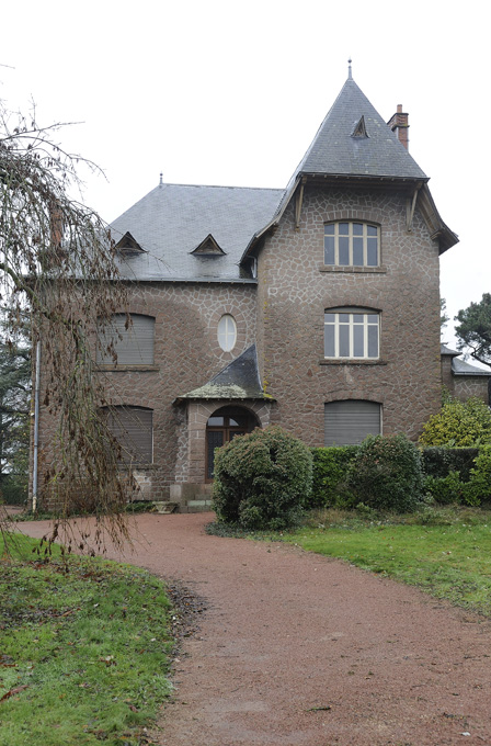 Maison de l'industriel Bernard Cavé, directeur de l'Etablissement Cavé-Aumon, 58 rue Principale, Roussay