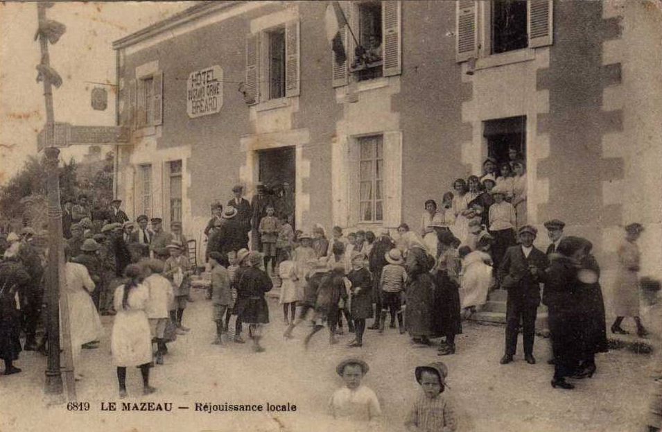 Hôtel, magasin de commerce, maison, 17 route de Benet