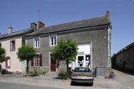 École mixte, puis école de filles, puis mairie