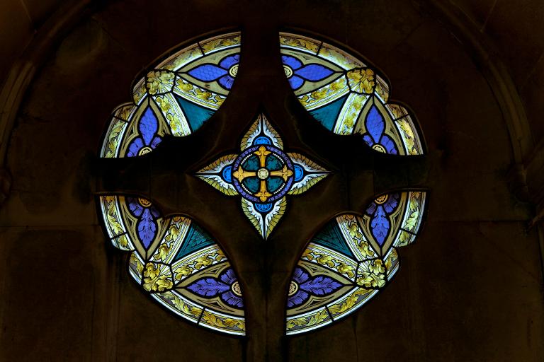 Ensemble de 3 verrières décoratives (baies 0 à 2) - Chapelle funéraire de la famille de La Tour d'Auvergne-Lauraguais, Villiers-Charlemagne