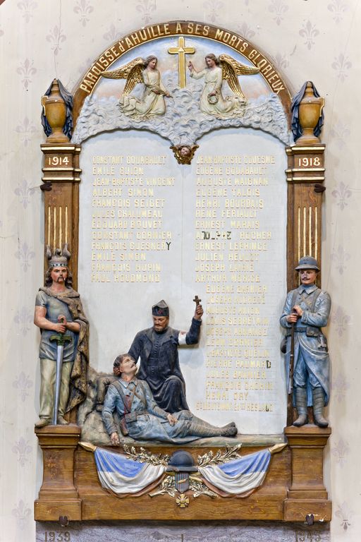 Monument aux morts, église paroissiale Notre-Dame de l'Assomption d'Ahuillé