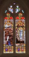 Ensemble de 5 verrières : Apparition de la Vierge à Lourdes, Jeanne d'Arc écoutant les voix, Fuite en Egypte, Pêche miraculeuse et Saint Cécile