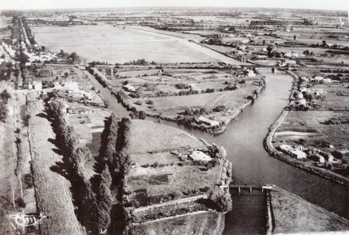 Aqueduc et écluse du Gouffre ; Route de La Rochelle