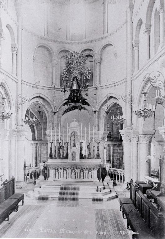 Prieuré de bénédictines, puis église paroissiale Notre-Dame, actuellement basilique Notre-Dame d'Avesnières, place d'Avesnières, Laval