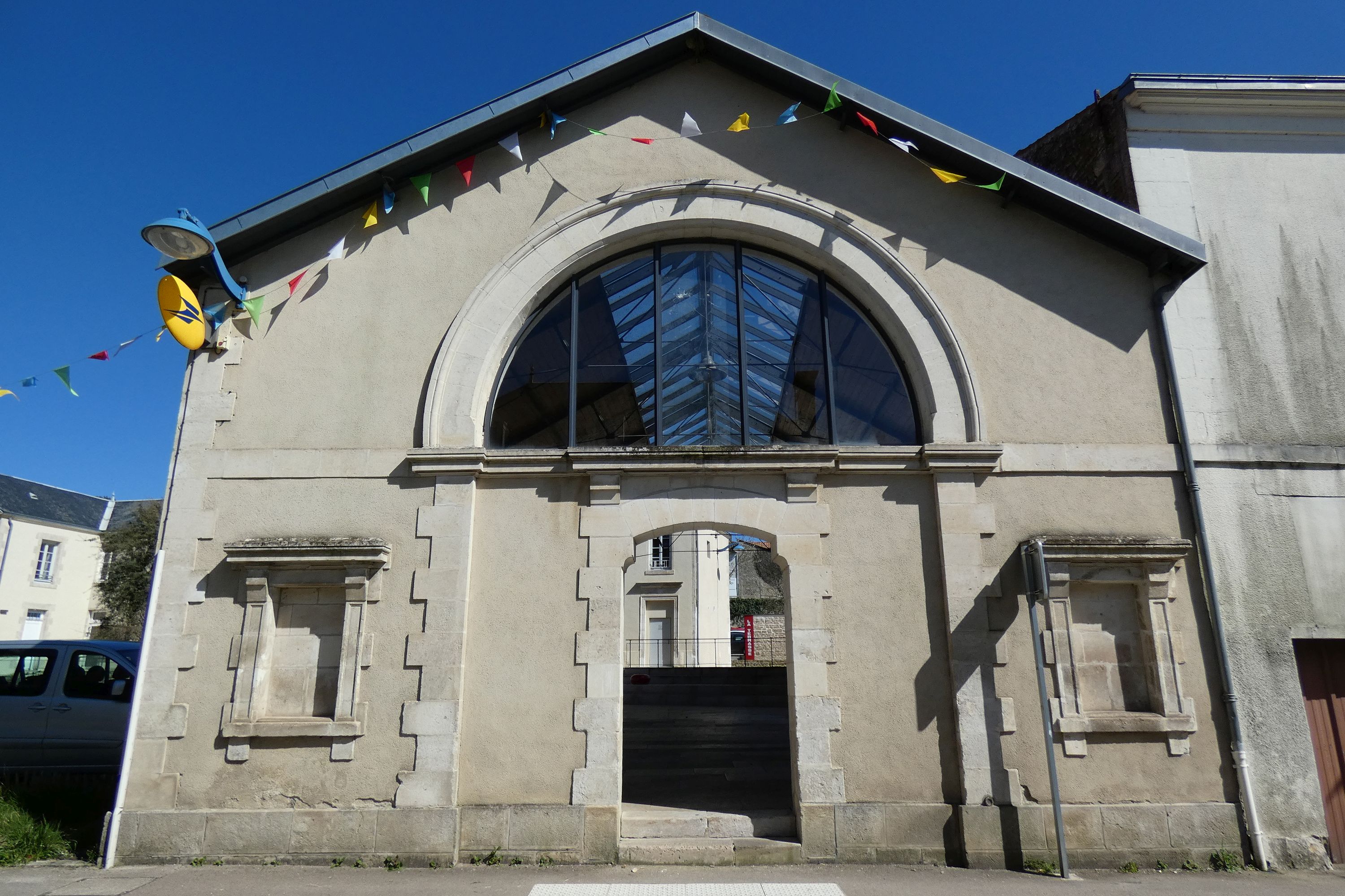 Ecole primaire publique de garçons puis bureau de poste, actuellement mairie