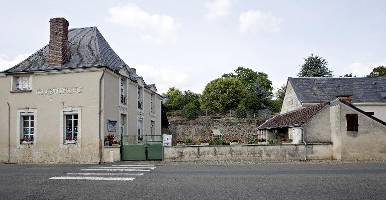 Maison puis école de garçons, actuellement école mixte, 3 rue du Tusson