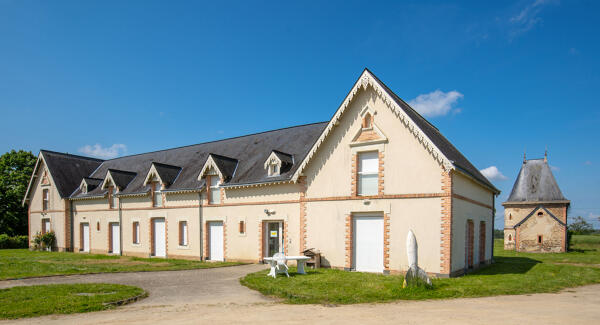 Ferme, actuellement bureaux