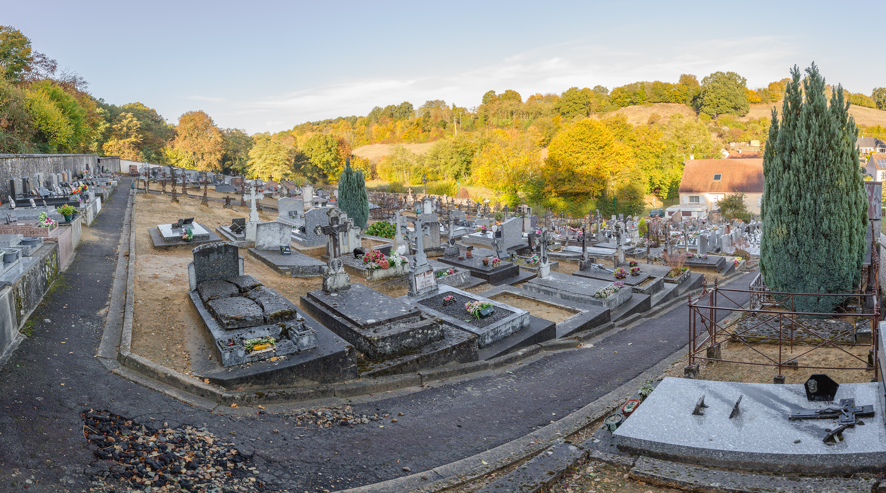 Cimetière de Valennes, rue de l'Église