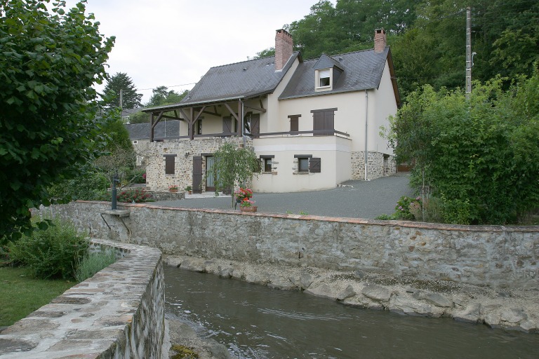 Moulin à farine dit le Moulin neuf, actuellement maison - 8-10 rue du Moulin, Saint-Jean-sur-Erve