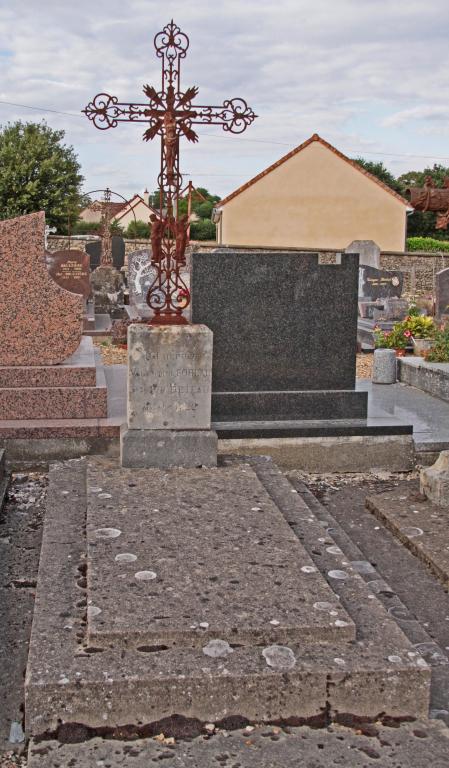 Cimetière à Jupilles