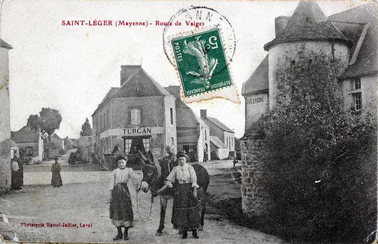 Maison, dite la Grande Maison - R.D. 144 de Vaiges à Jublains, 1ère maison, Saint-Léger