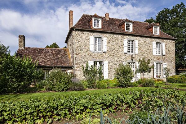 Presbytère de Saint-Julien-du-Terroux, actuellement maison