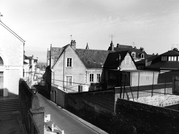 Hôtel dit maisons de Lézé ou hôtel Binel, puis hôtel Lefebvre de l'Aubrière, actuellement presbytère de Notre-Dame