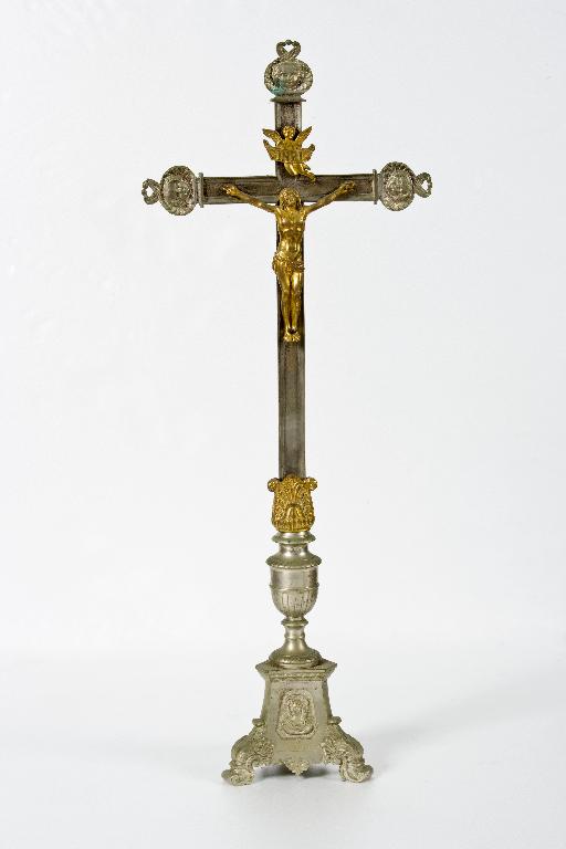 Croix d'autel n° 2 - Église paroissiale Notre-Dame-de-l'Assomption, La Rouaudière