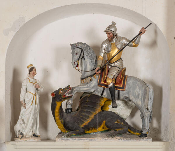 Groupe sculpté en terre cuite polychromée : saint Georges terrassant le dragon et délivrant la fille du roi de Cappadoce
