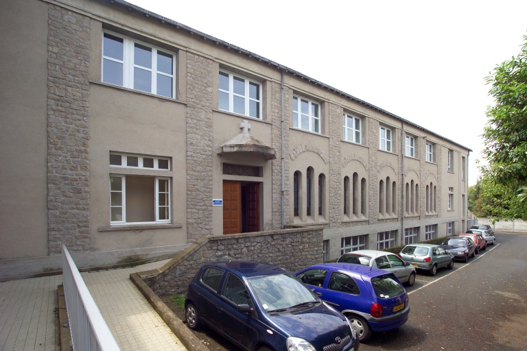 École Saint Jean-Baptiste, actuellement collège, 16 boulevard du Ville