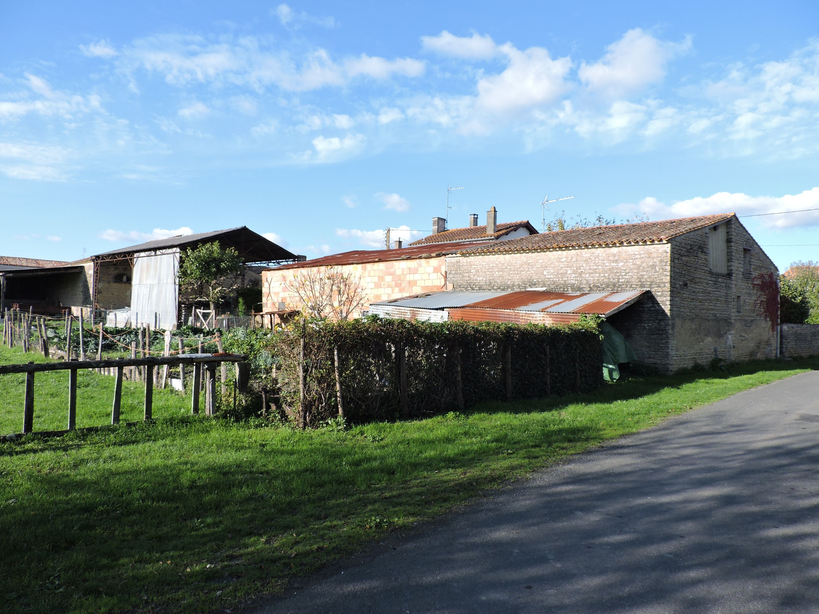 Ferme, actuellement maison ; 24 rue des Loges