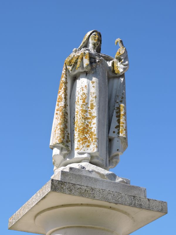 Statue monumentale de sainte Thérèse de Lisieux