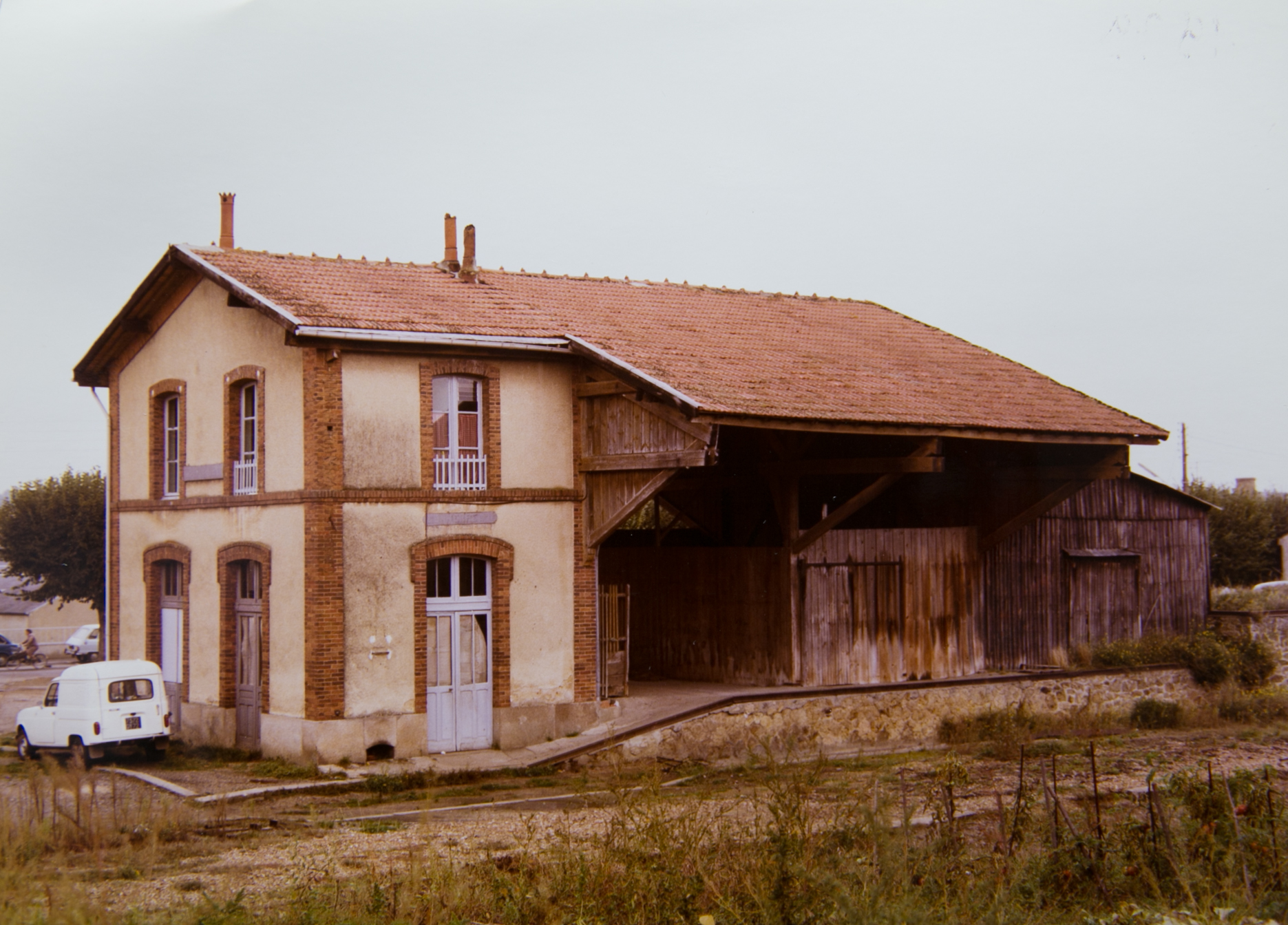 Gare ferroviaire de la ligne Mamers-Saint-Calais (détruite), avenue de Verdun, Connerré